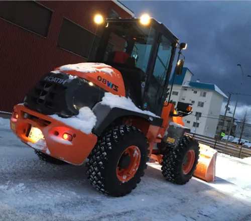 重機での排雪・ダンプ積み込み