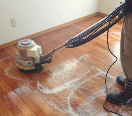 モップで床面清掃